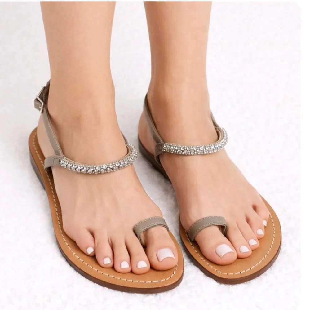 Mystique Rhinestone Toe Loop Sandals Size 10 mocha and gold toe ring thongs New